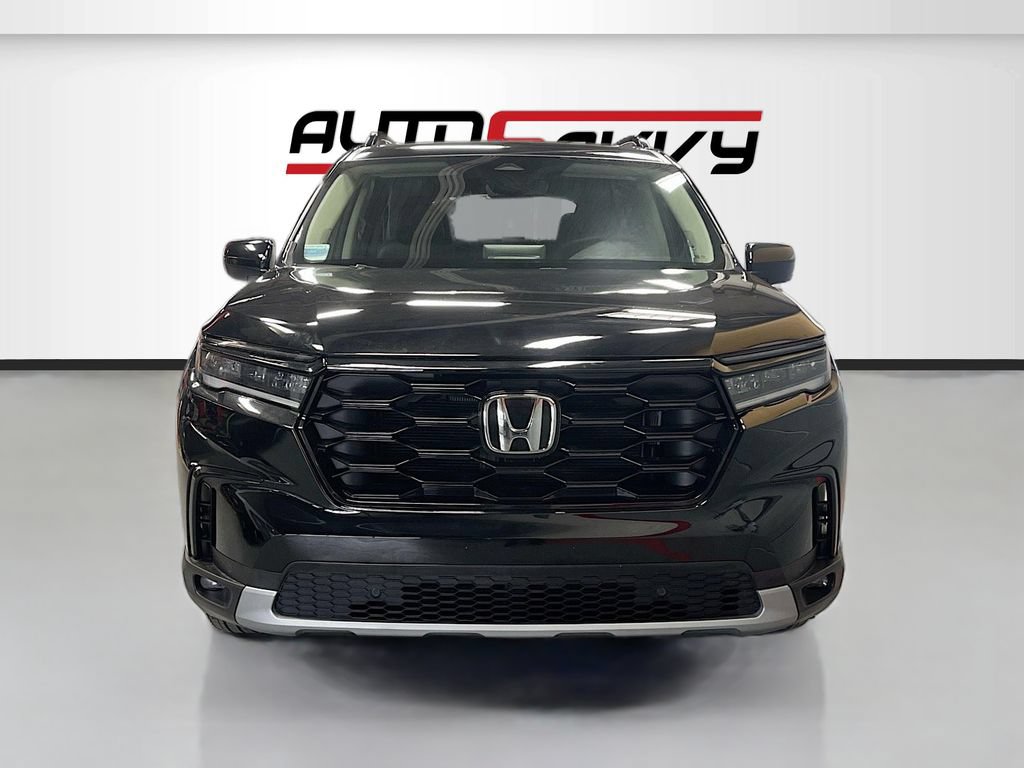 Used 2024 Honda Pilot Touring image 2