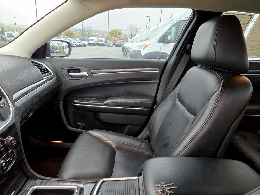 Used 2022 Chrysler 300 Touring L AWD/4WD image 25
