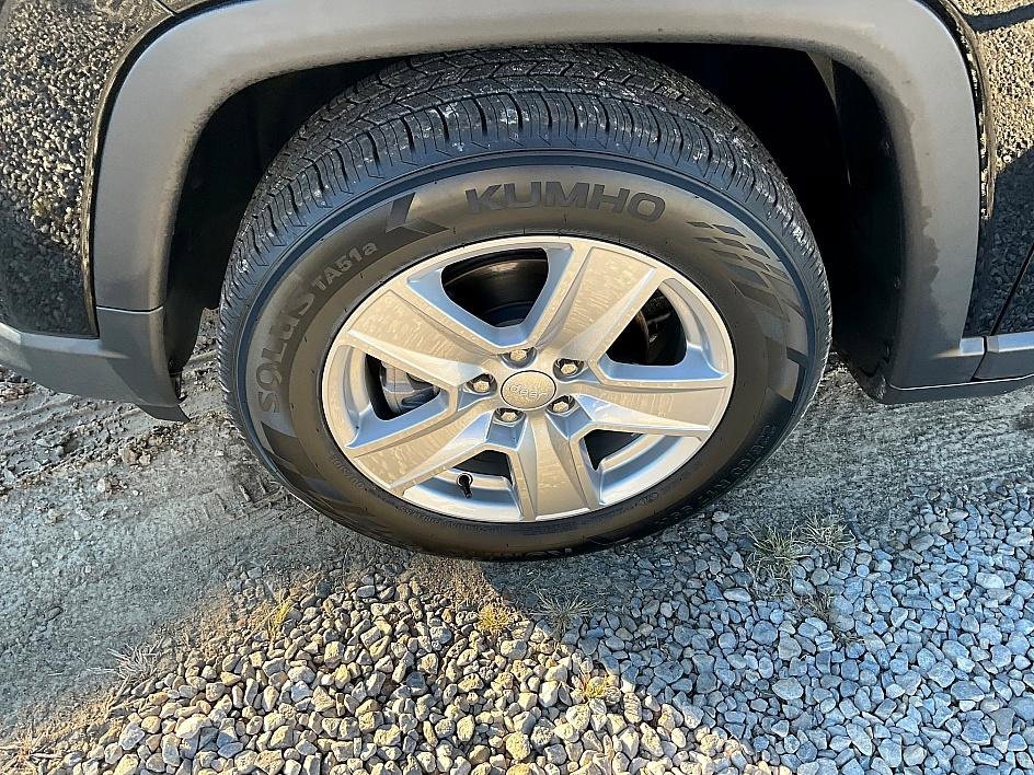 Used 2022 Jeep Compass Latitude image 10