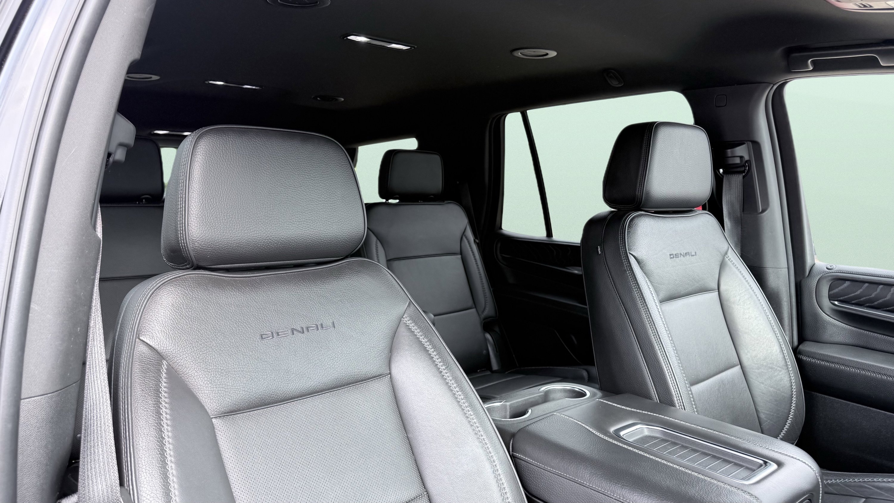 Used 2023 GMC Yukon Denali RWD image 45