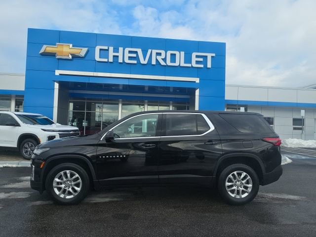 Used 2022 Chevrolet Traverse LS image 3