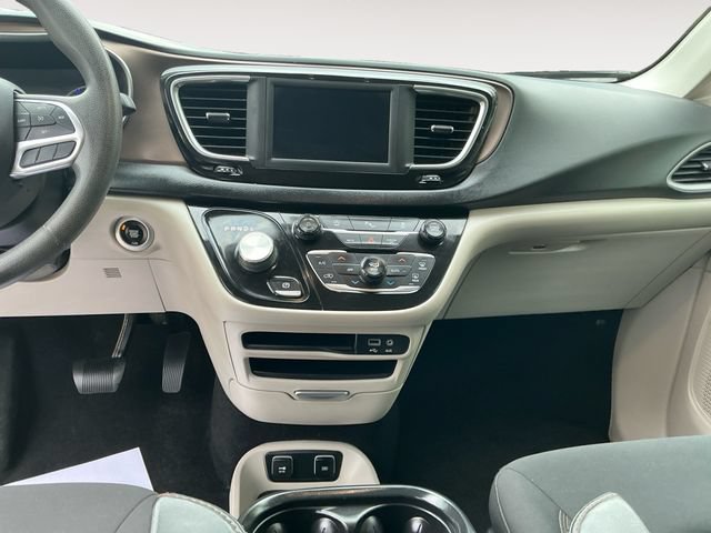 Used 2018 Chrysler Pacifica Touring Plus FWD image 11