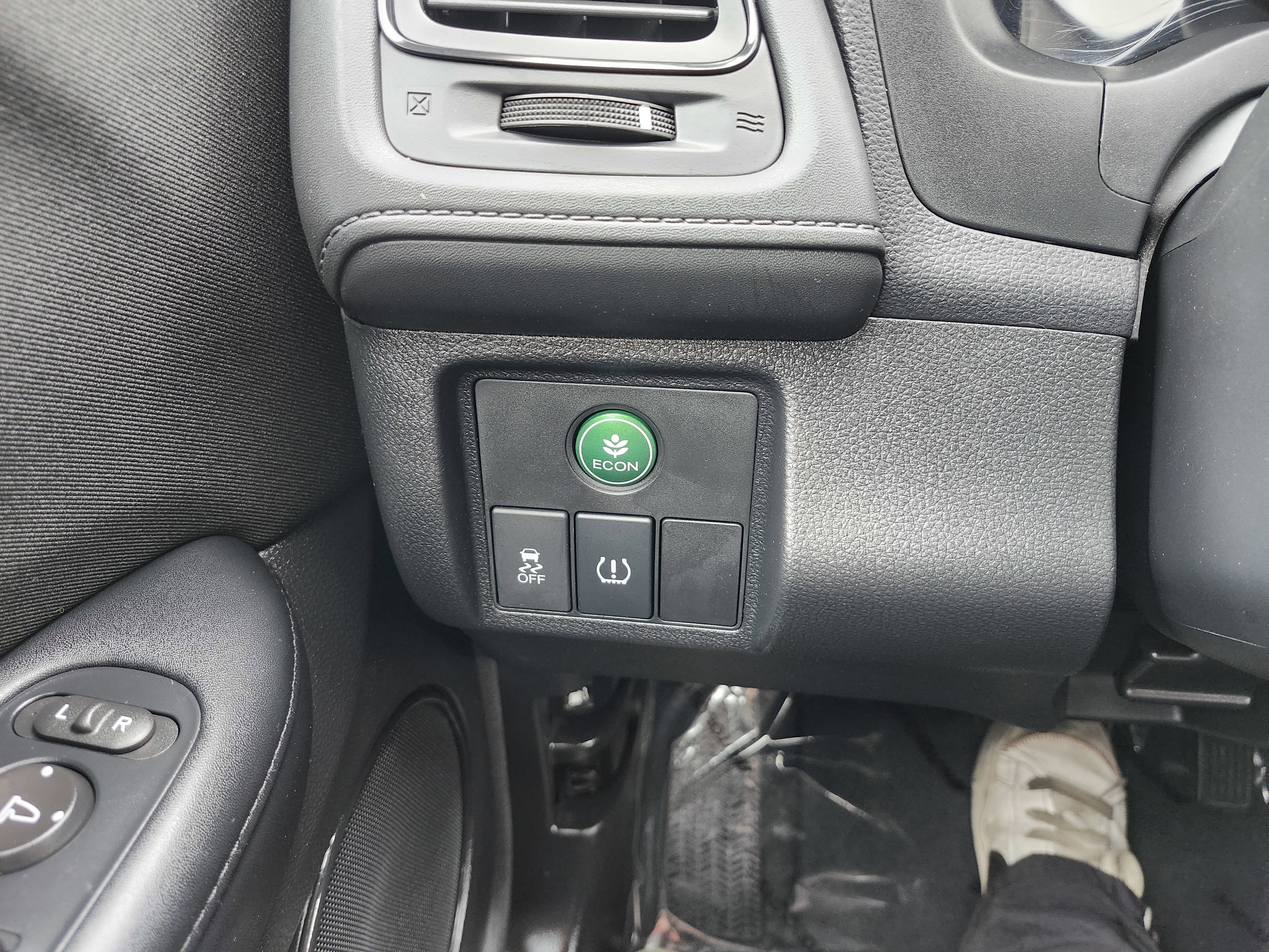 Used 2017 Honda HR-V LX image 8
