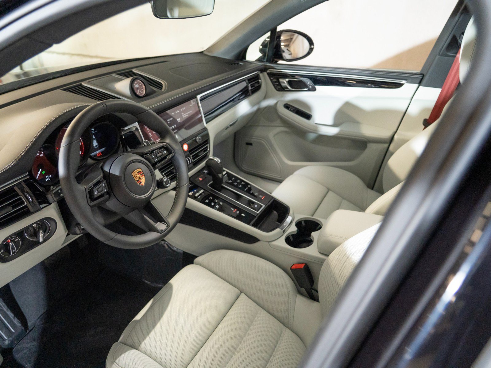 New 2026 Porsche Macan S AWD/4WD image 4