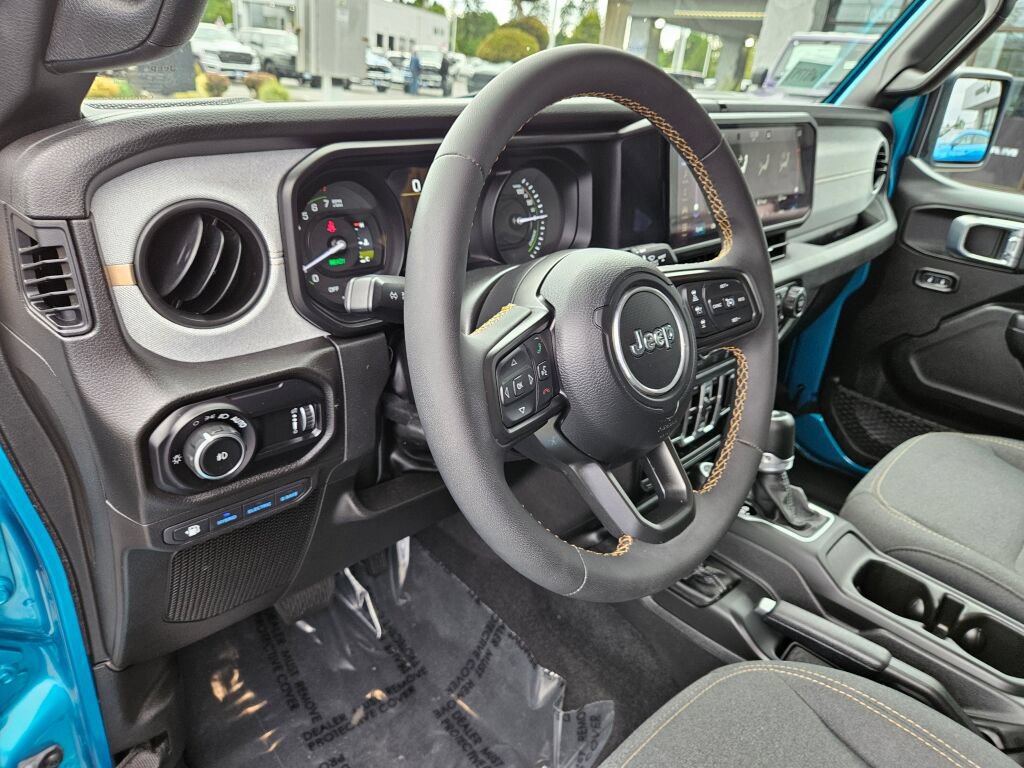 Used 2024 Jeep Wrangler Unlimited AWD/4WD image 19