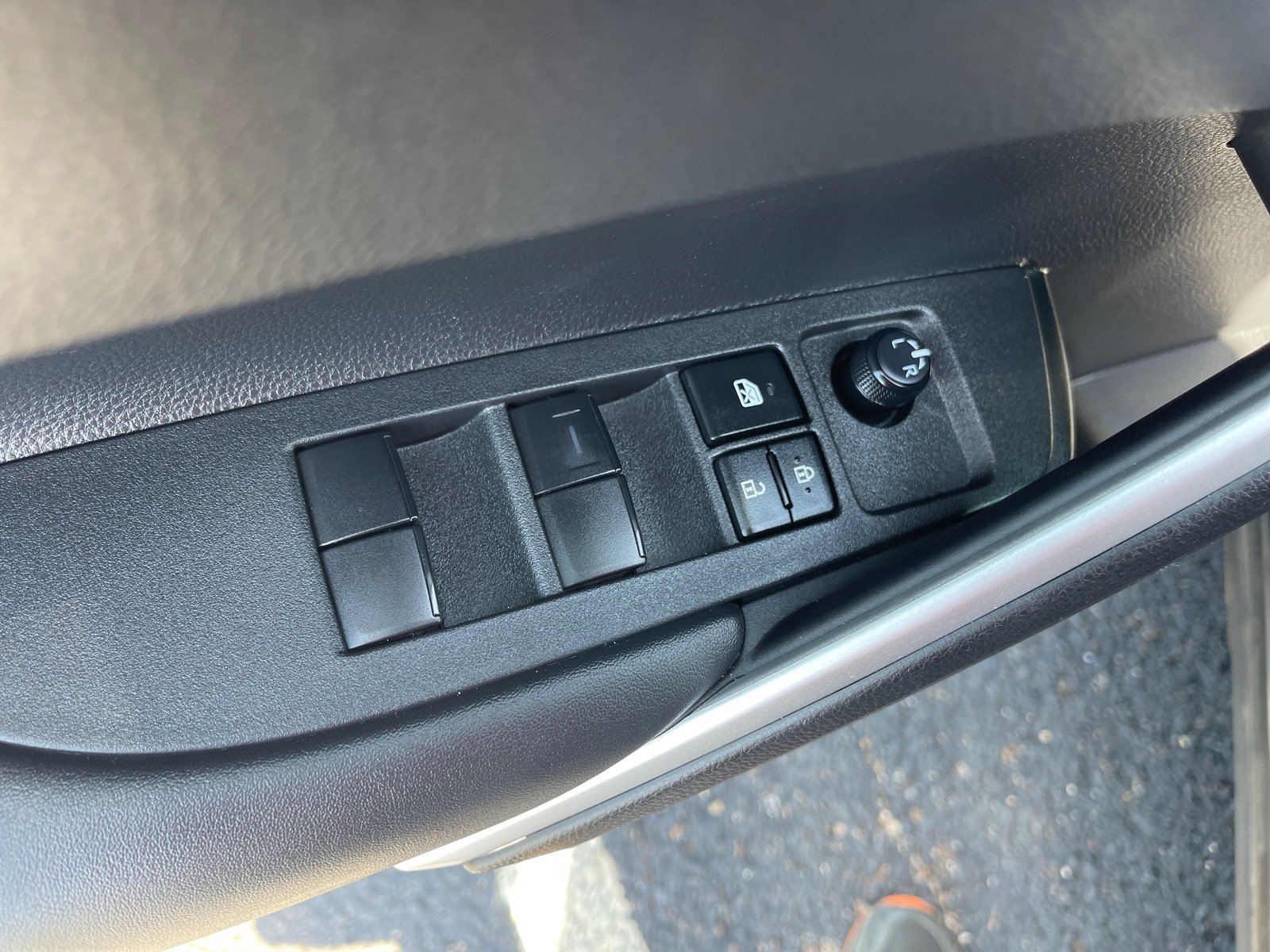 Used 2025 Toyota Corolla Cross AWD Hybrid image 8
