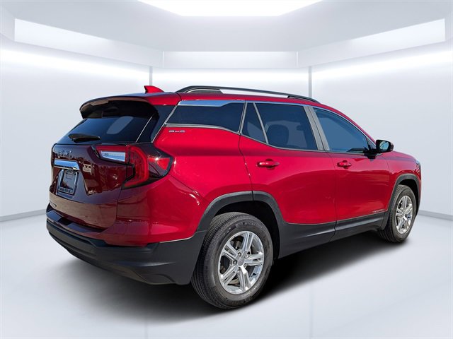 Used 2023 GMC Terrain SLE w/ Driver Convenience Package image 3