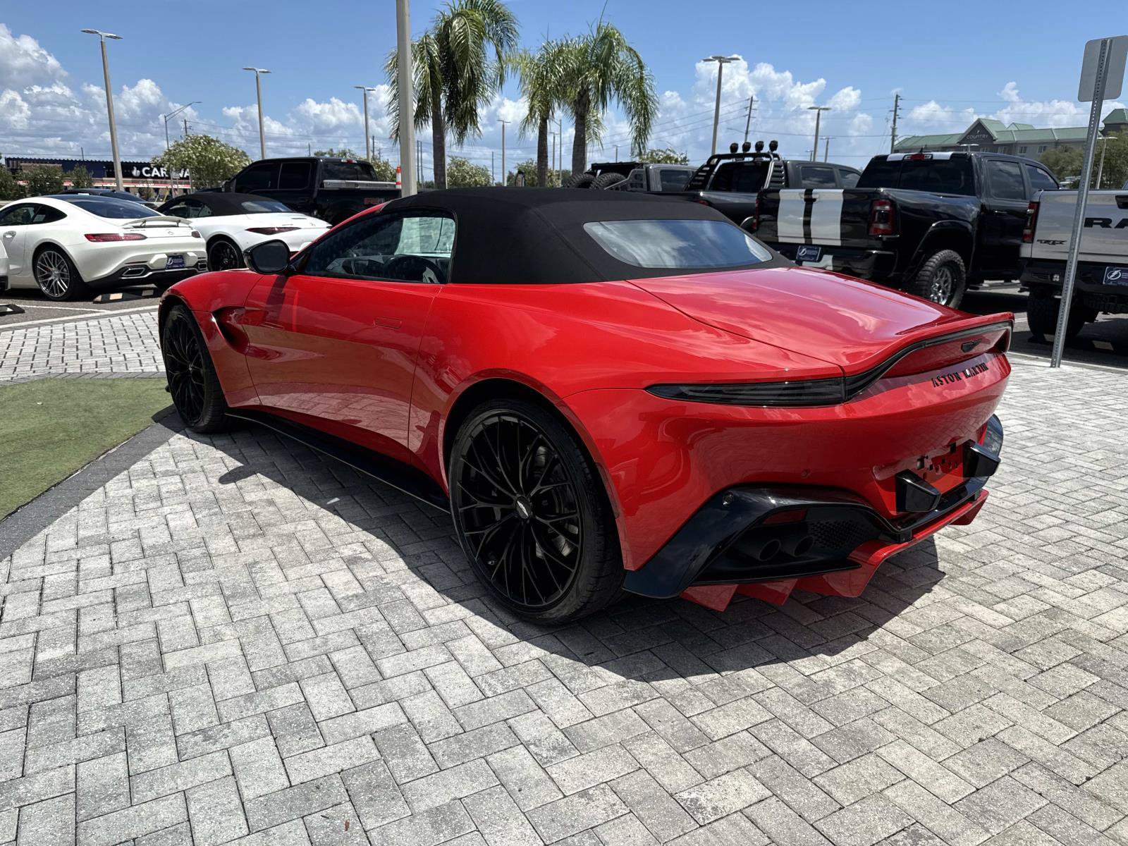Used 2022 Aston Martin V8 Vantage Roadster RWD image 14