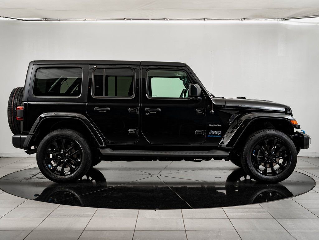 Used 2023 Jeep Wrangler Unlimited Sahara w/ Cold Weather Group image 11