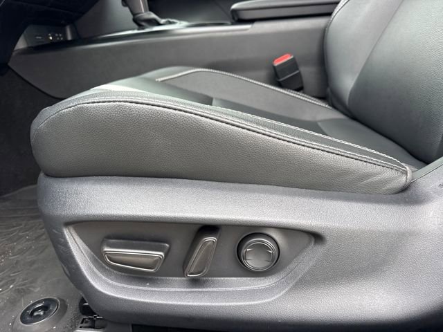 Used 2025 Toyota Camry SE w/ Convenience Package image 13