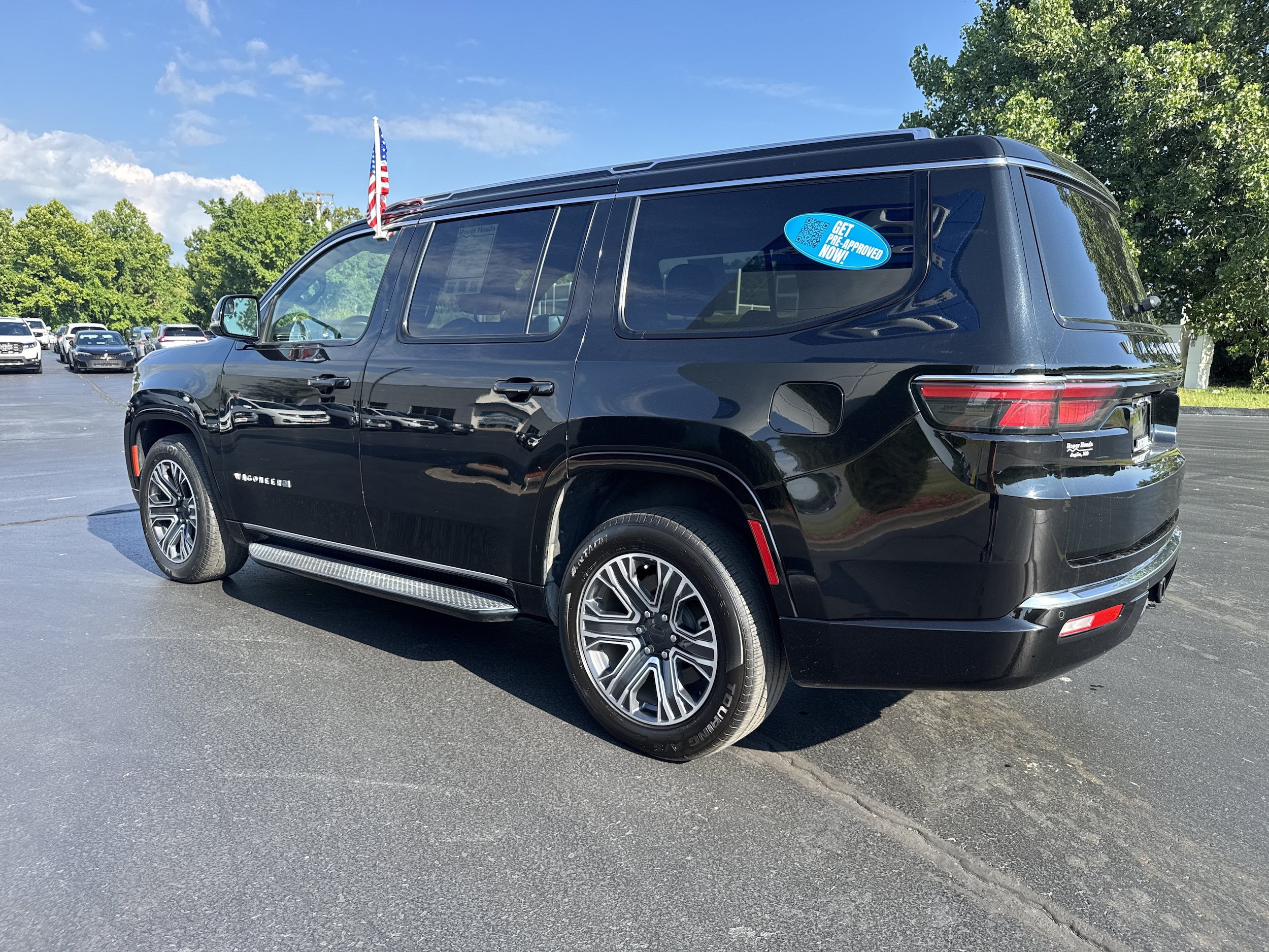 Used 2024 Jeep Wagoneer Series II w/ Flexible Seating Group AWD/4WD image 3