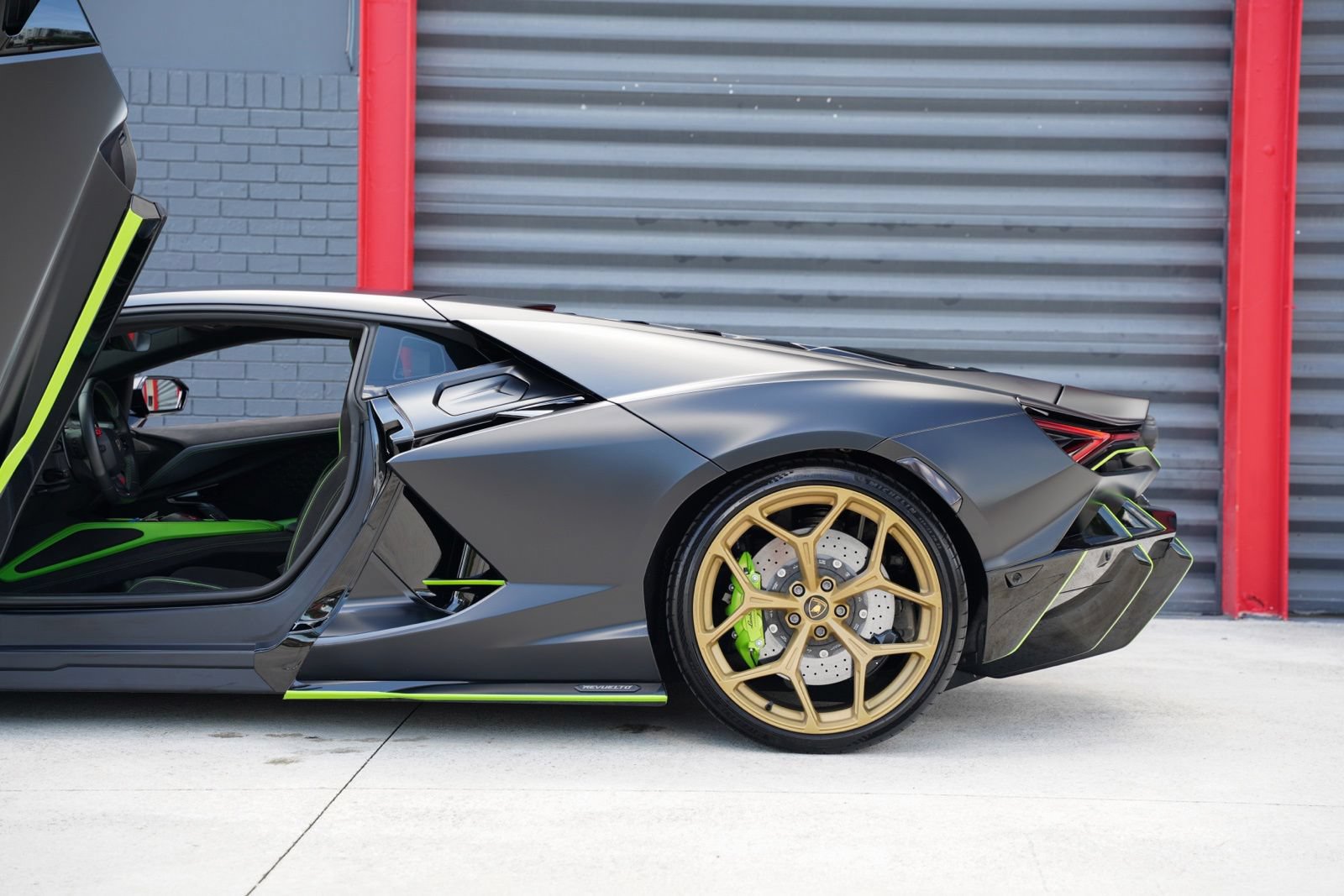 Used 2024 Lamborghini Revuelto AWD/4WD image 9