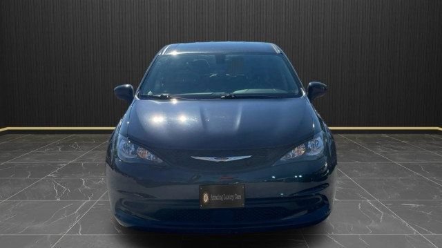 Used 2022 Chrysler Voyager LX FWD image 9