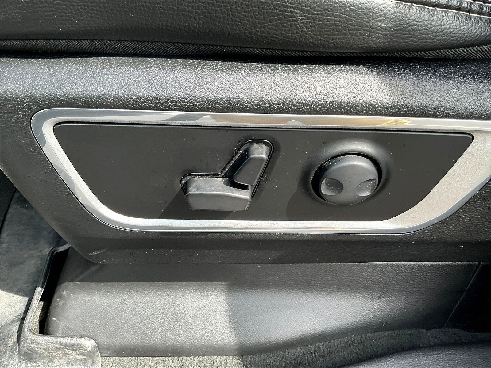 Used 2024 RAM 1500 Laramie AWD/4WD image 36
