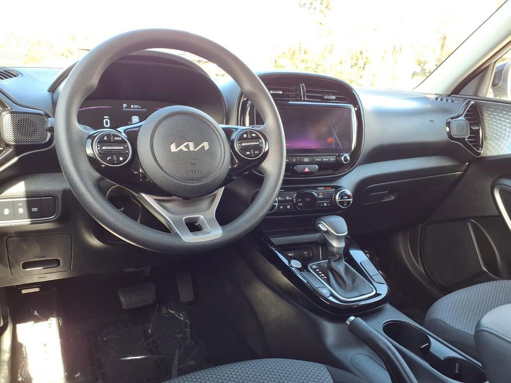 Certified 2024 Kia Soul S image 14