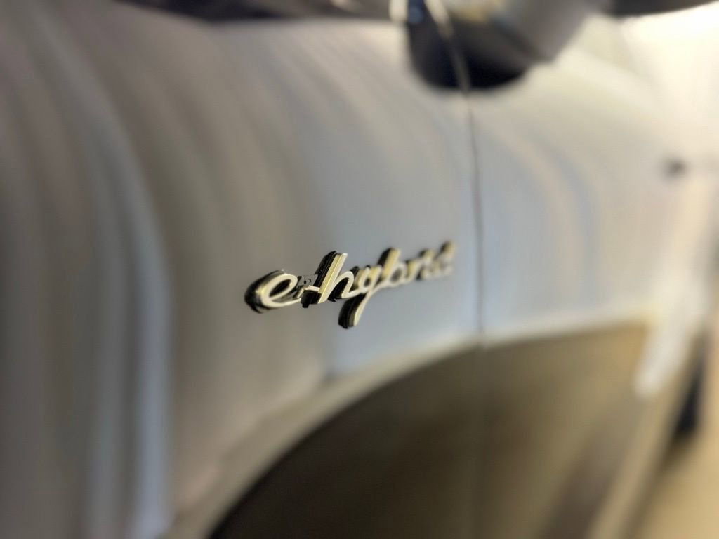 Certified 2023 Porsche Cayenne Platinum Edition image 49