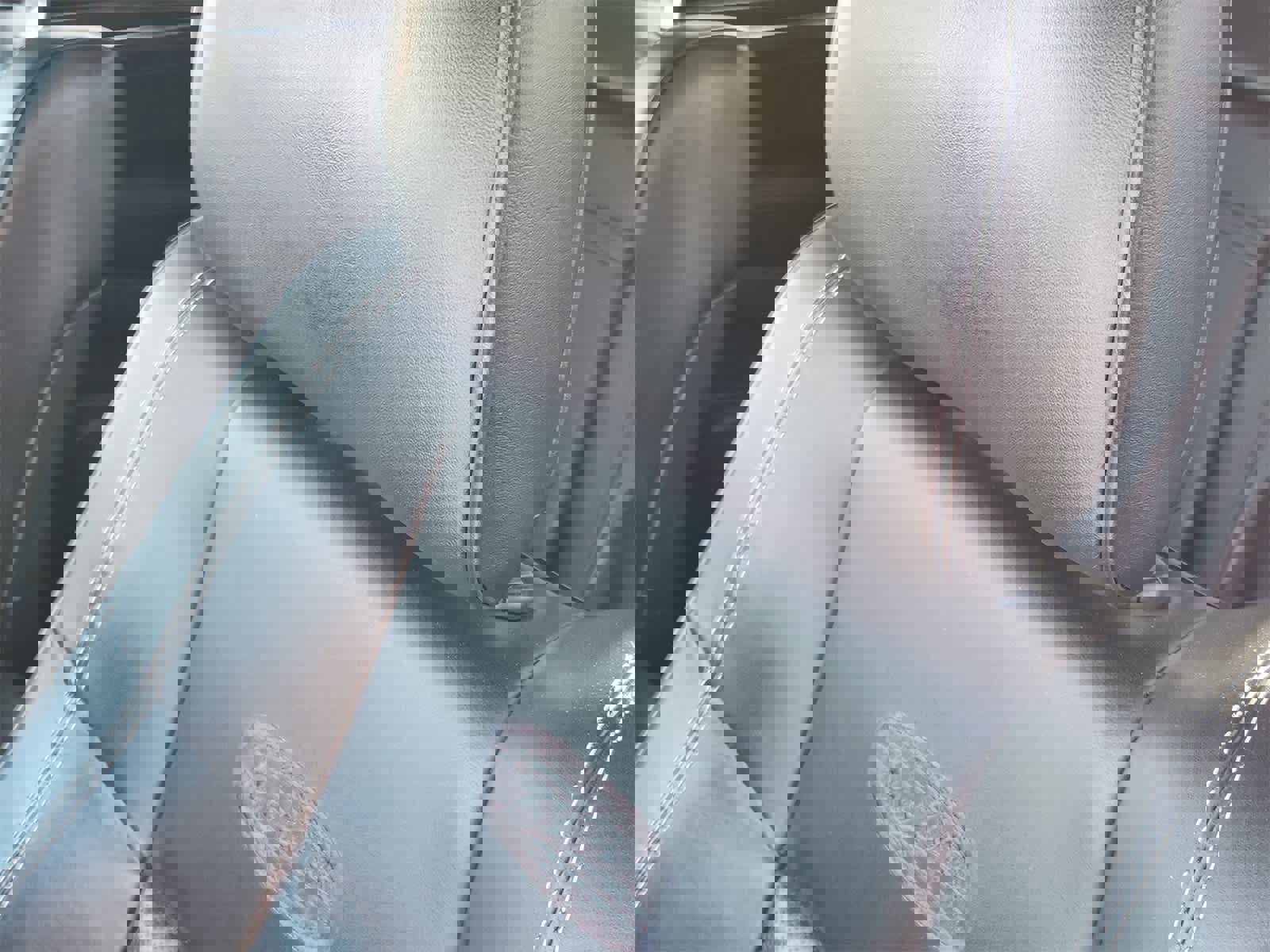 Used 2017 Jeep Grand Cherokee Overland w/ Jeep Active Safety Group image 15