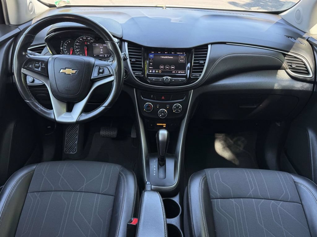 Used 2020 Chevrolet Trax LT w/ LT Convenience Package FWD image 3