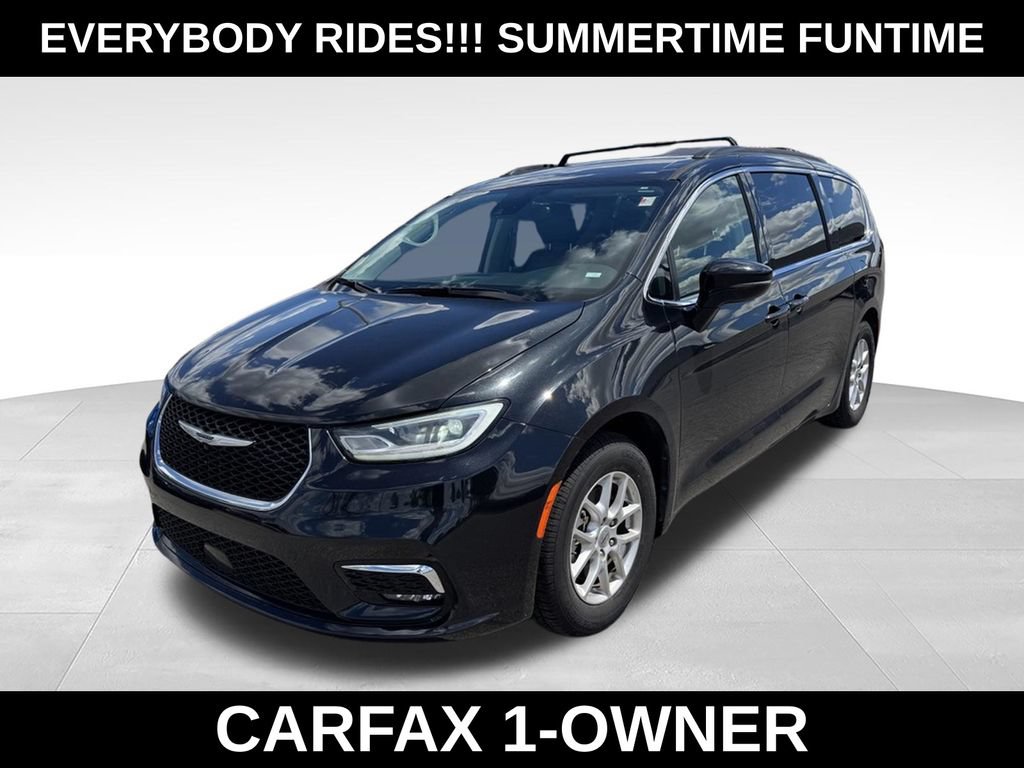Used 2022 Chrysler Pacifica Touring-L FWD image 3