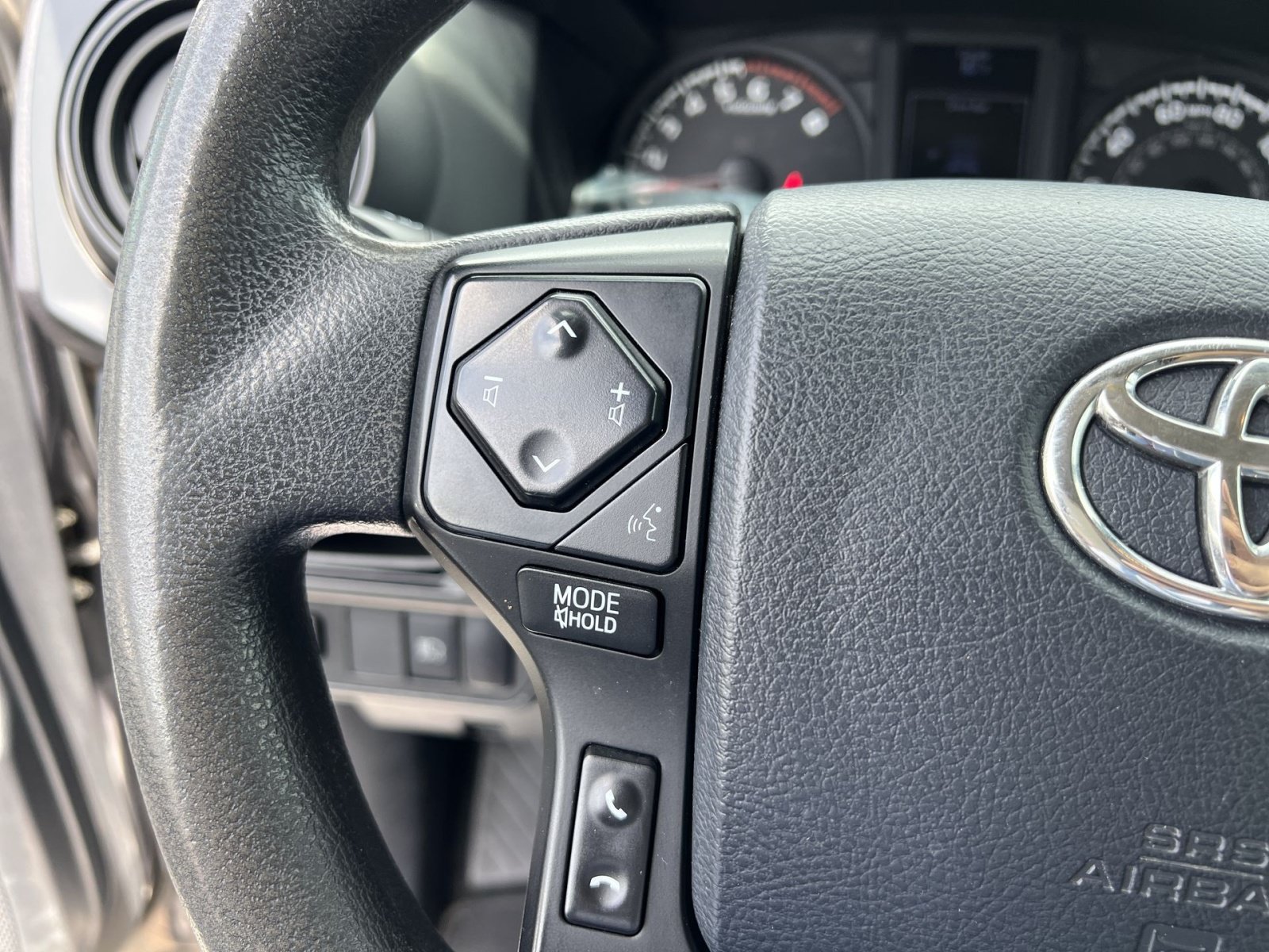 Used 2018 Toyota Tacoma SR w/ SR Convenience Package RWD image 33