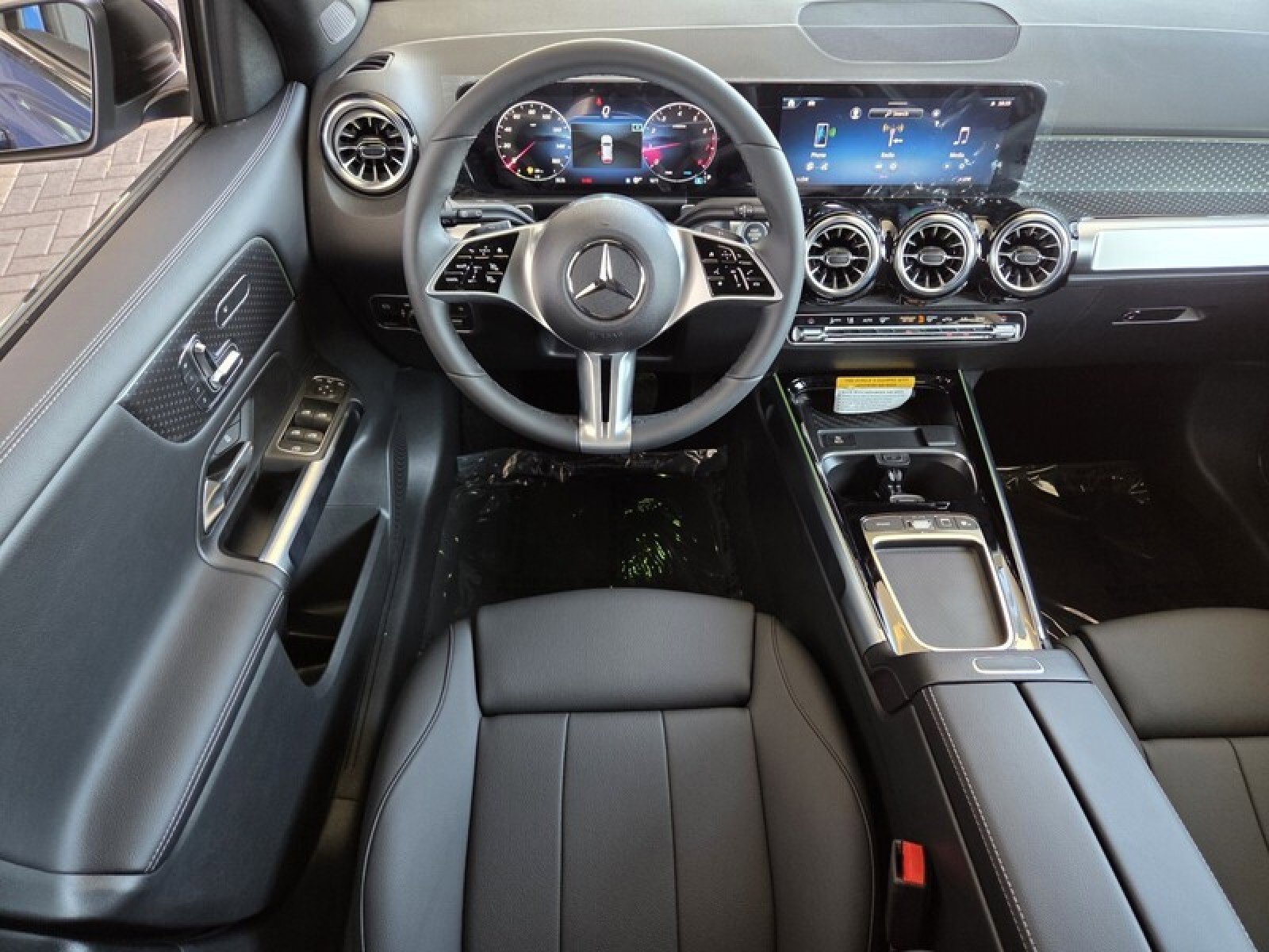 New 2025 Mercedes-Benz GLB 250 image 14