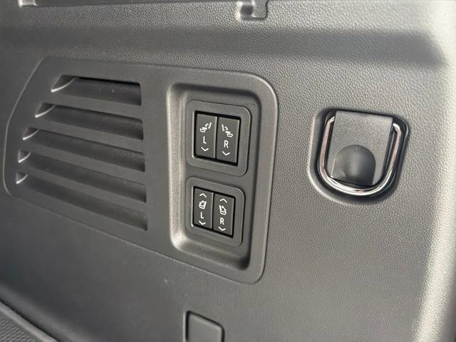 New 2026 Chevrolet Traverse RS image 12