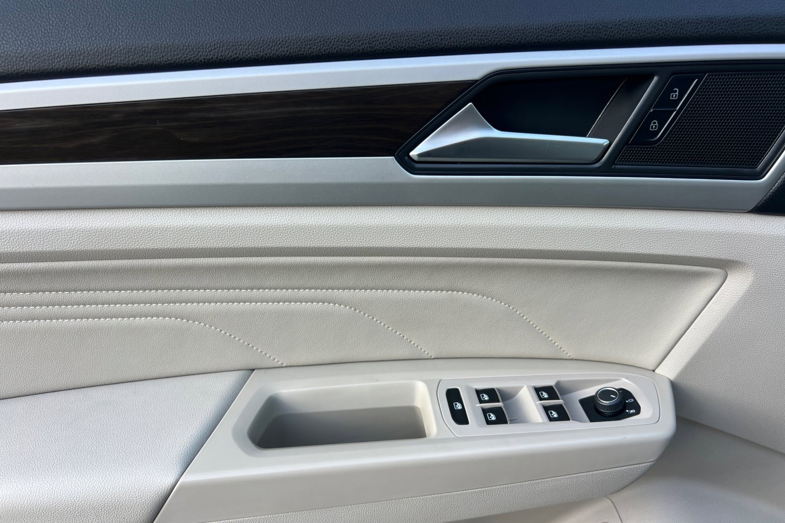 Used 2021 Volkswagen Atlas SE image 11