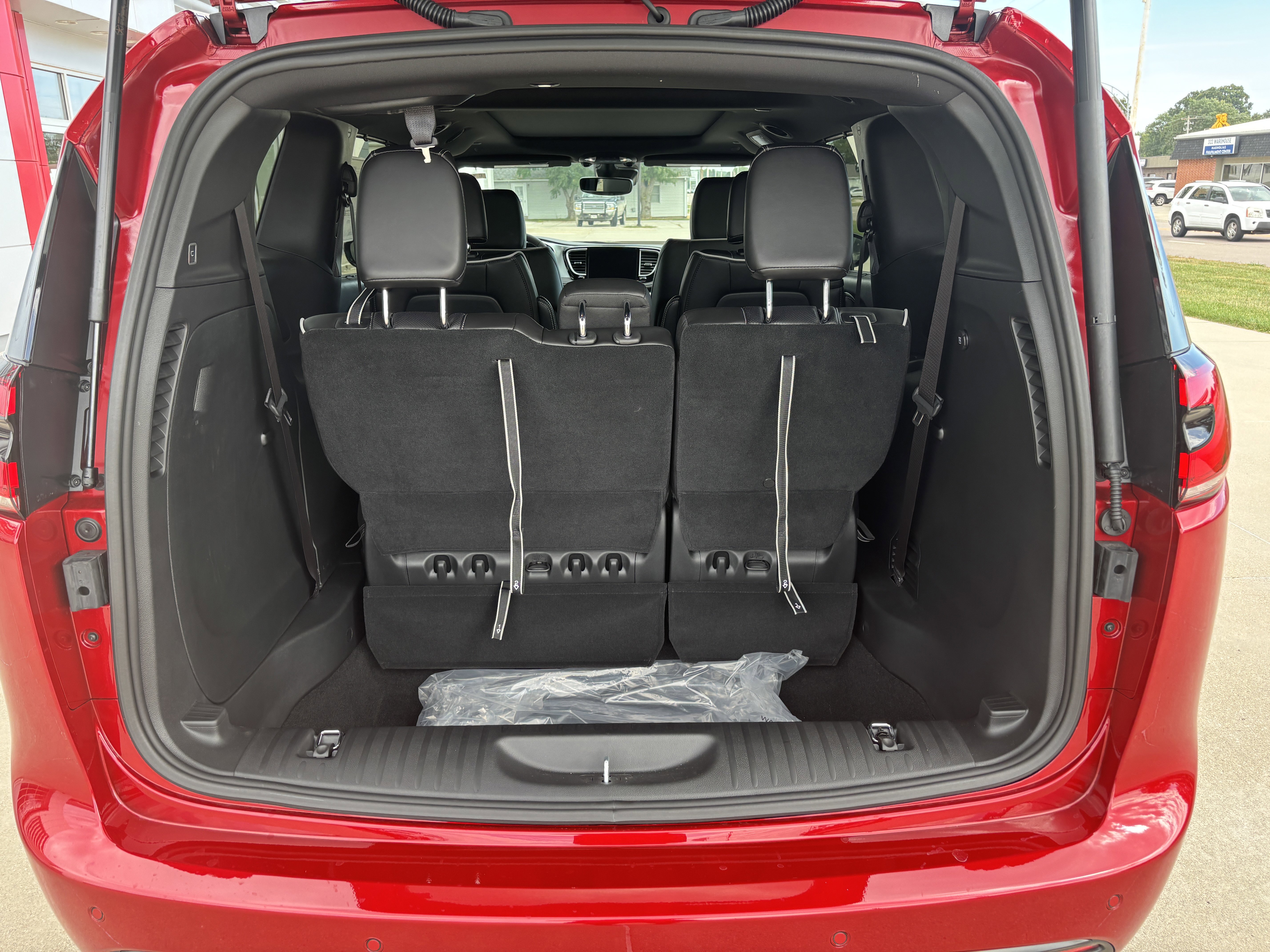 New 2026 Chrysler Pacifica Limited w/ S Appearance Package image 9