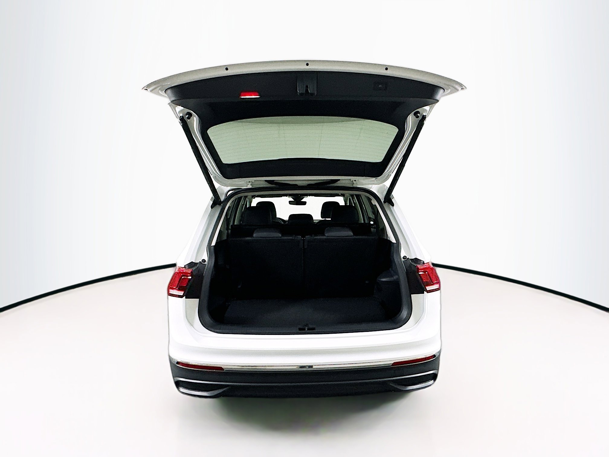 Used 2024 Volkswagen Tiguan SE image 28