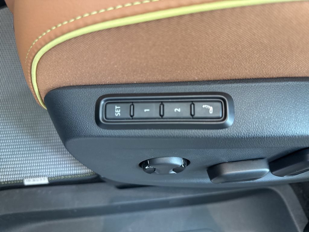New 2025 Volkswagen ID. Buzz Pro S Plus AWD/4WD image 23