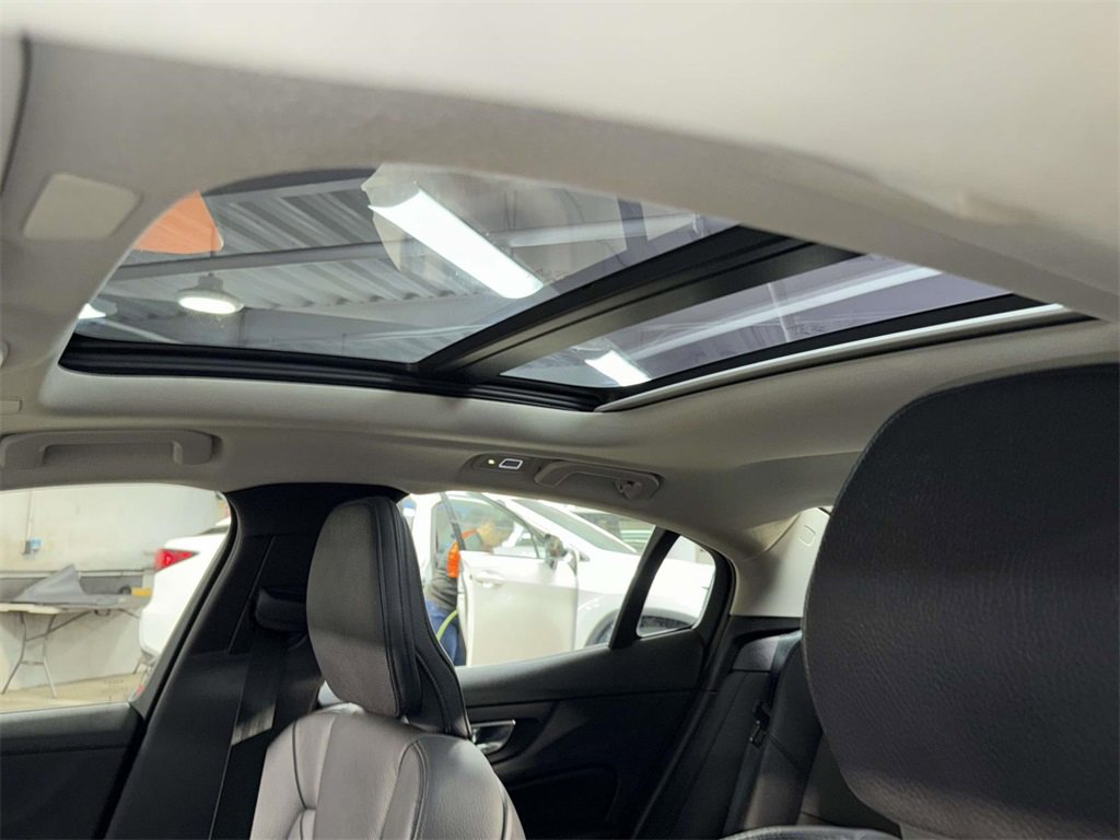 Used 2024 Volvo S60 B5 Plus image 21