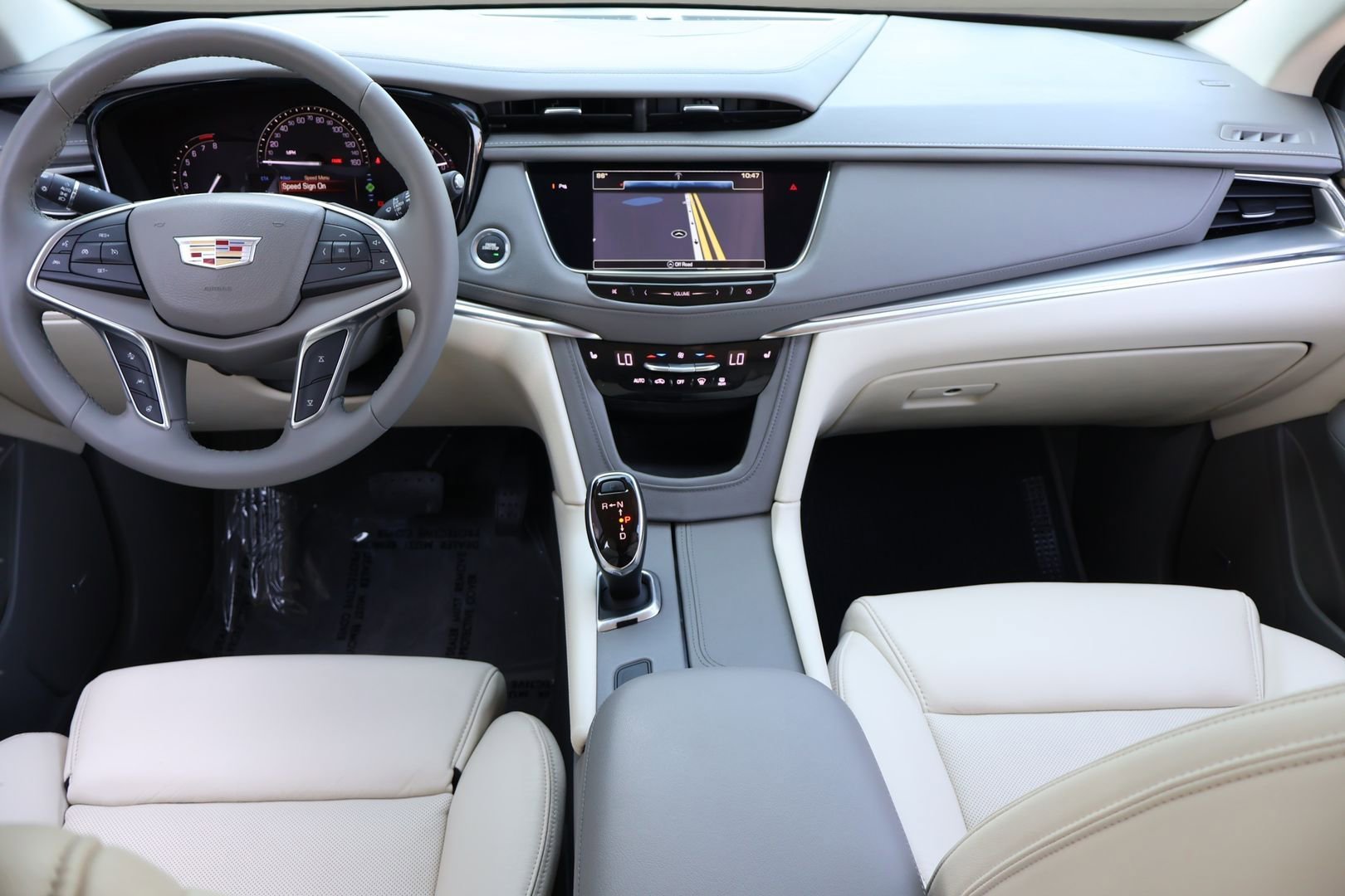 Used 2017 Cadillac XT5 Luxury w/ Driver Awareness Package FWD image 13