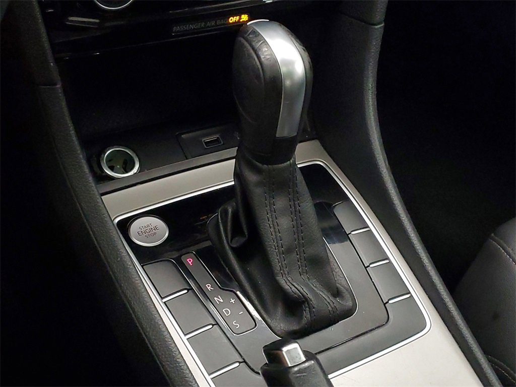 Used 2021 Volkswagen Passat 2.0T SE image 22