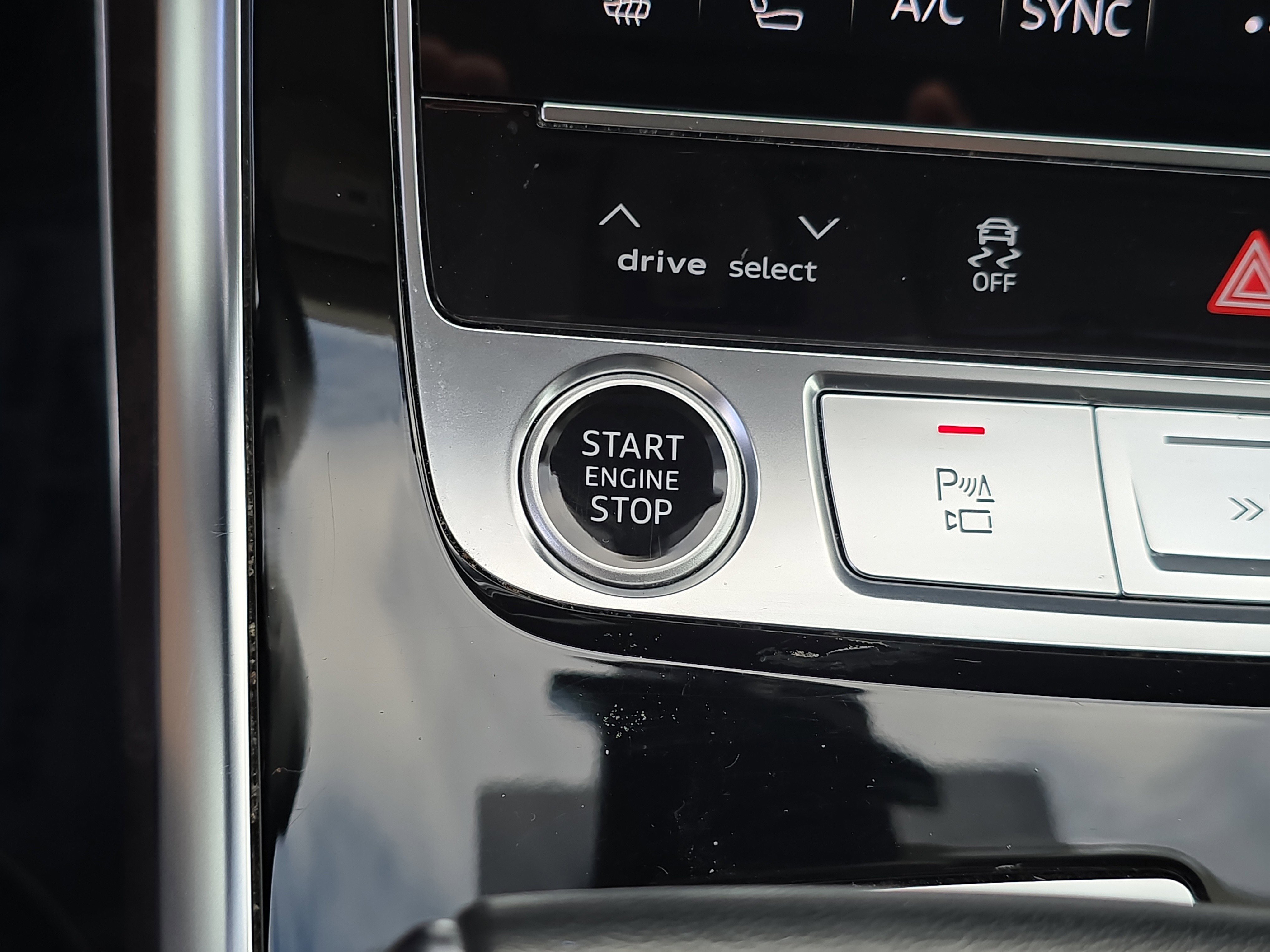 Used 2023 Audi Q8 Prestige image 27