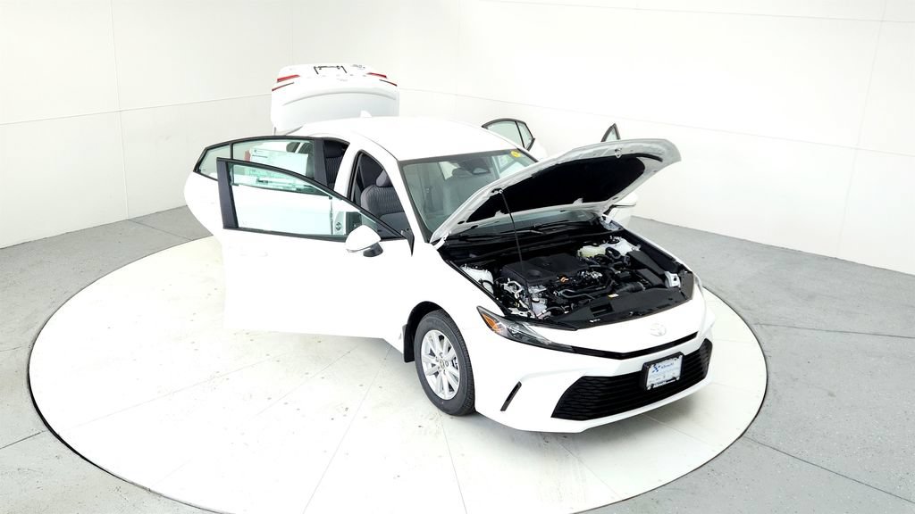 Used 2025 Toyota Camry LE AWD/4WD image 17