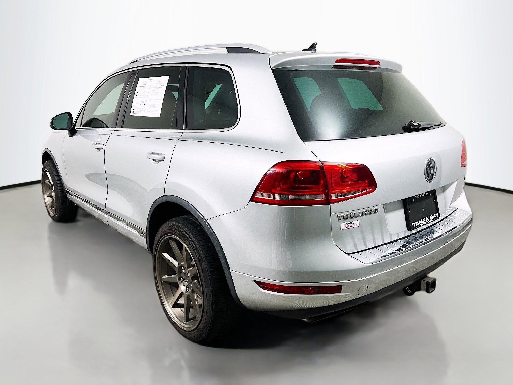 Used 2014 Volkswagen Touareg Sport image 8