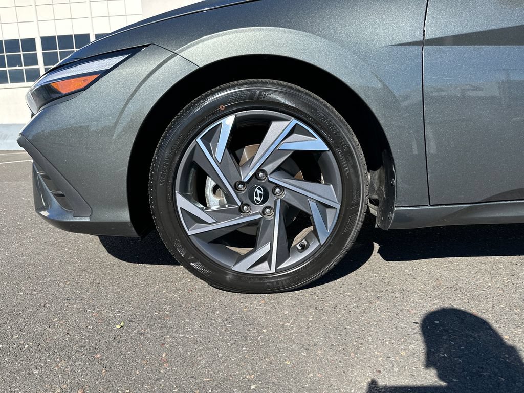 Certified 2025 Hyundai Elantra Sport FWD image 11