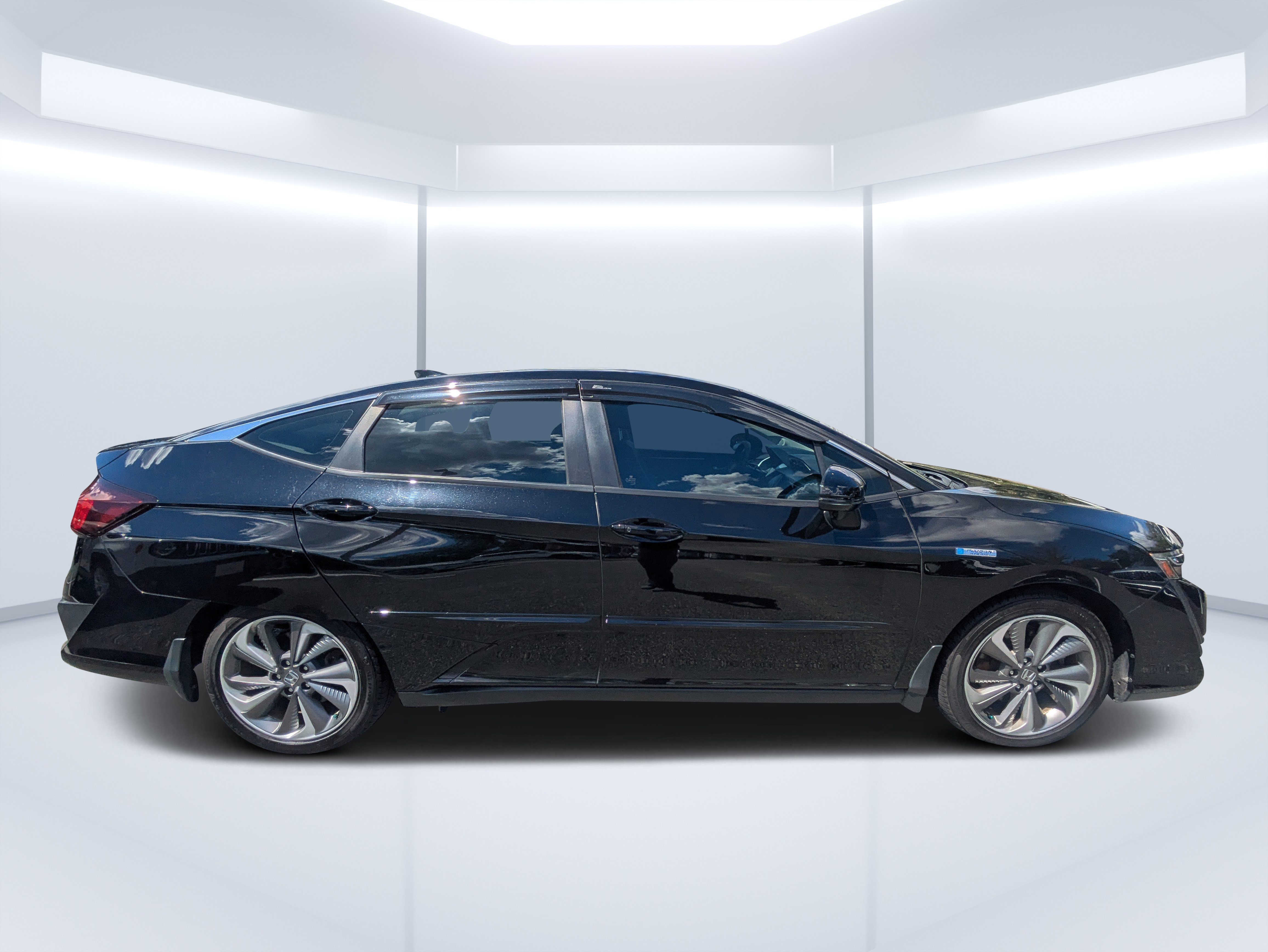 Used 2018 Honda Clarity Touring image 2