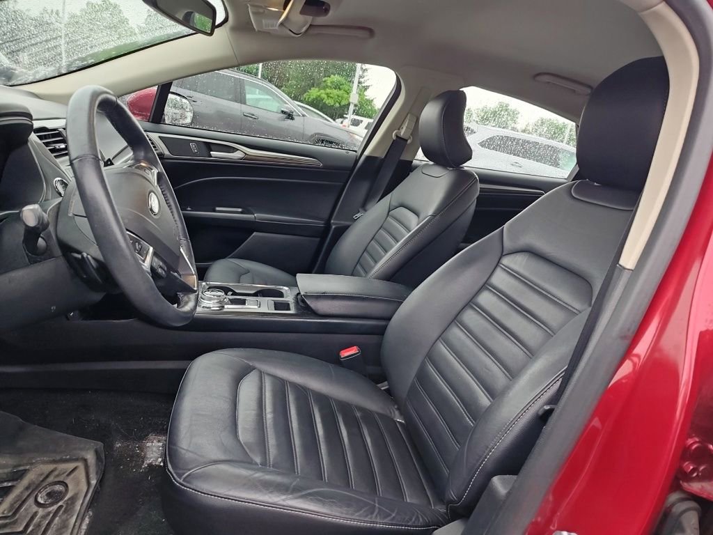 Used 2017 Ford Fusion SE AWD/4WD image 6