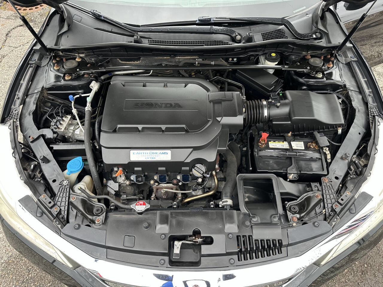 Used 2017 Honda Accord Touring image 9