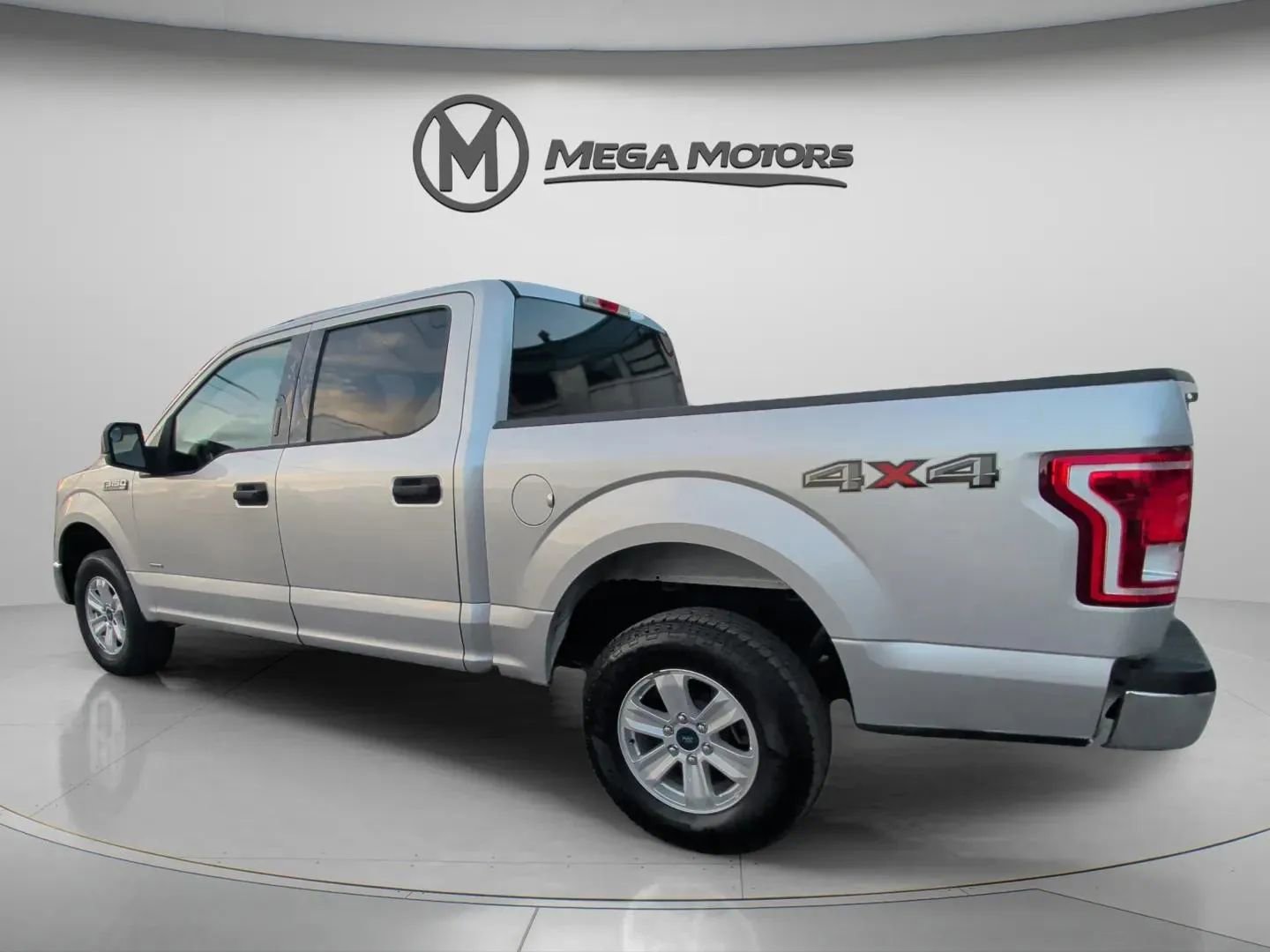 Used 2015 Ford F150 XLT AWD/4WD image 4