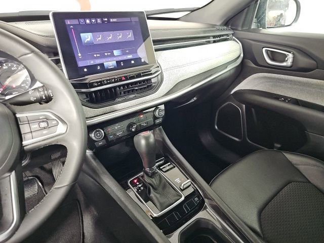 Certified 2024 Jeep Compass Latitude image 19