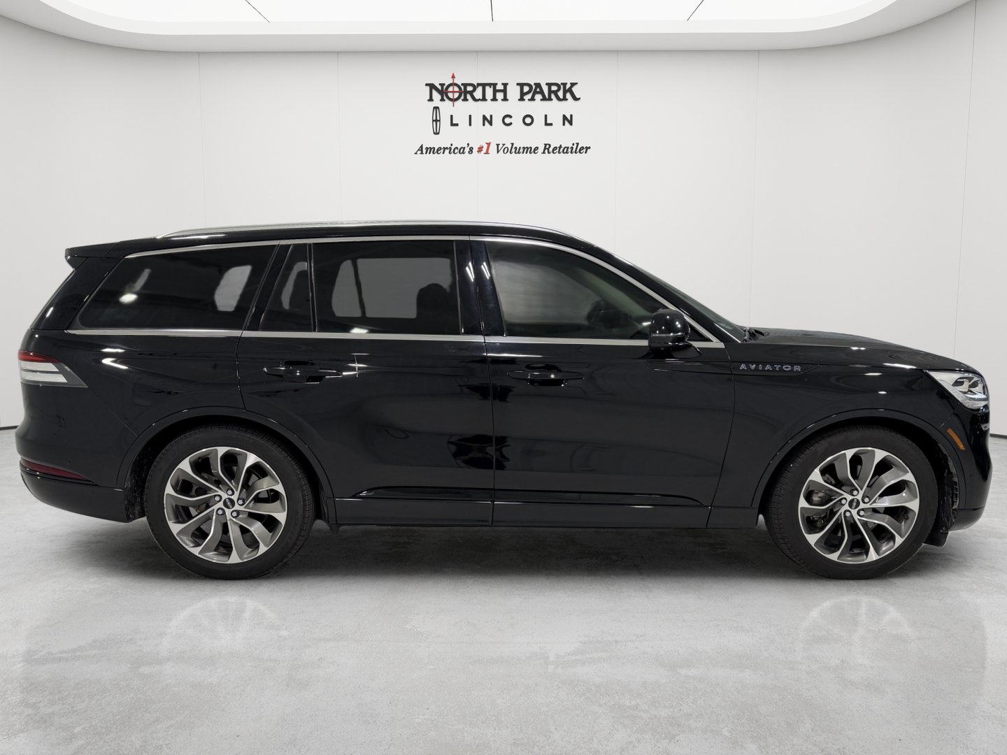 Used 2021 Lincoln Aviator Grand Touring w/ Equipment Group 302A AWD/4WD image 6