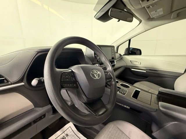 Used 2022 Toyota Sienna LE FWD image 17
