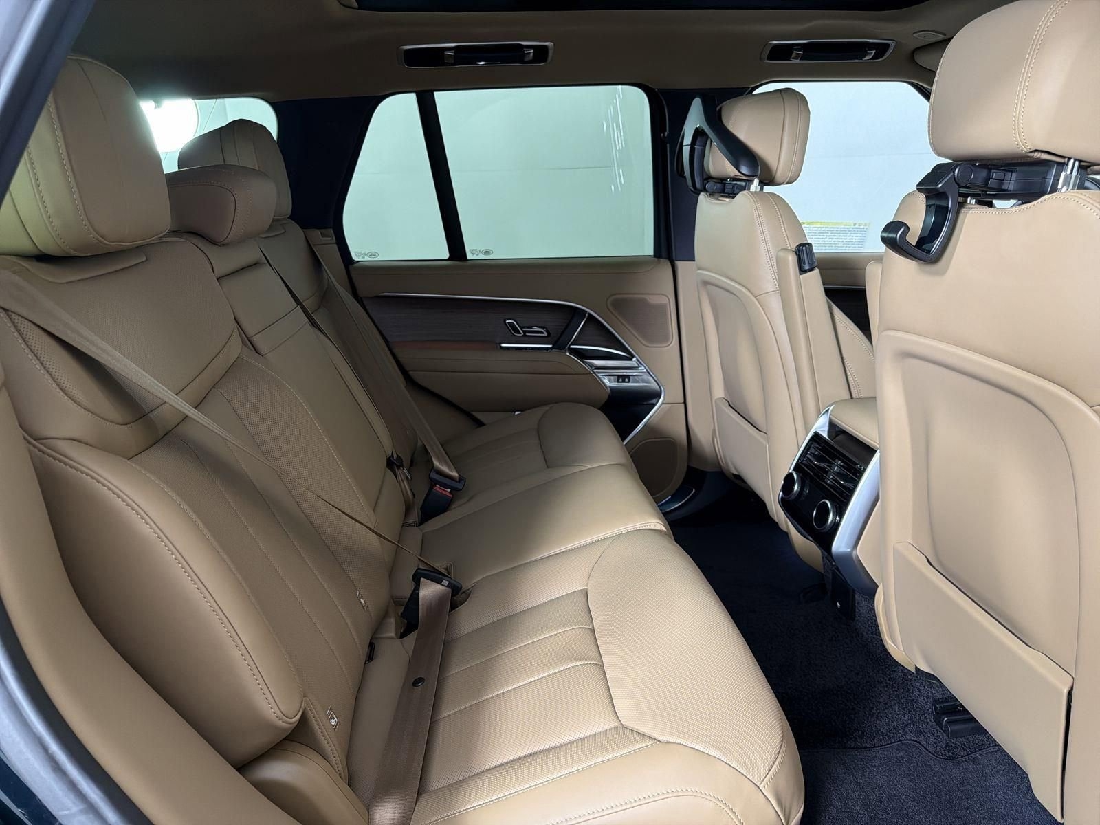 New 2026 Land Rover Range Rover SE image 30