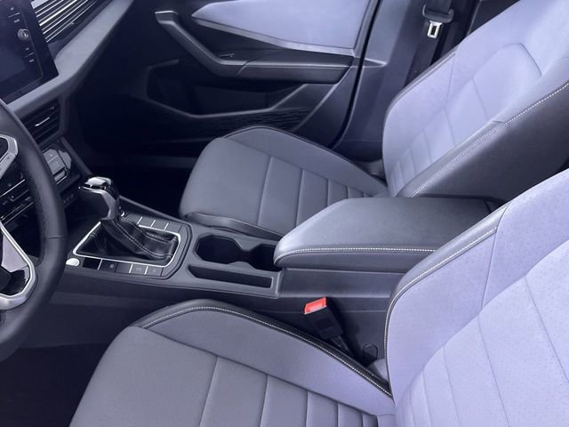 Used 2025 Volkswagen Jetta SE w/ Sunroof Package image 20