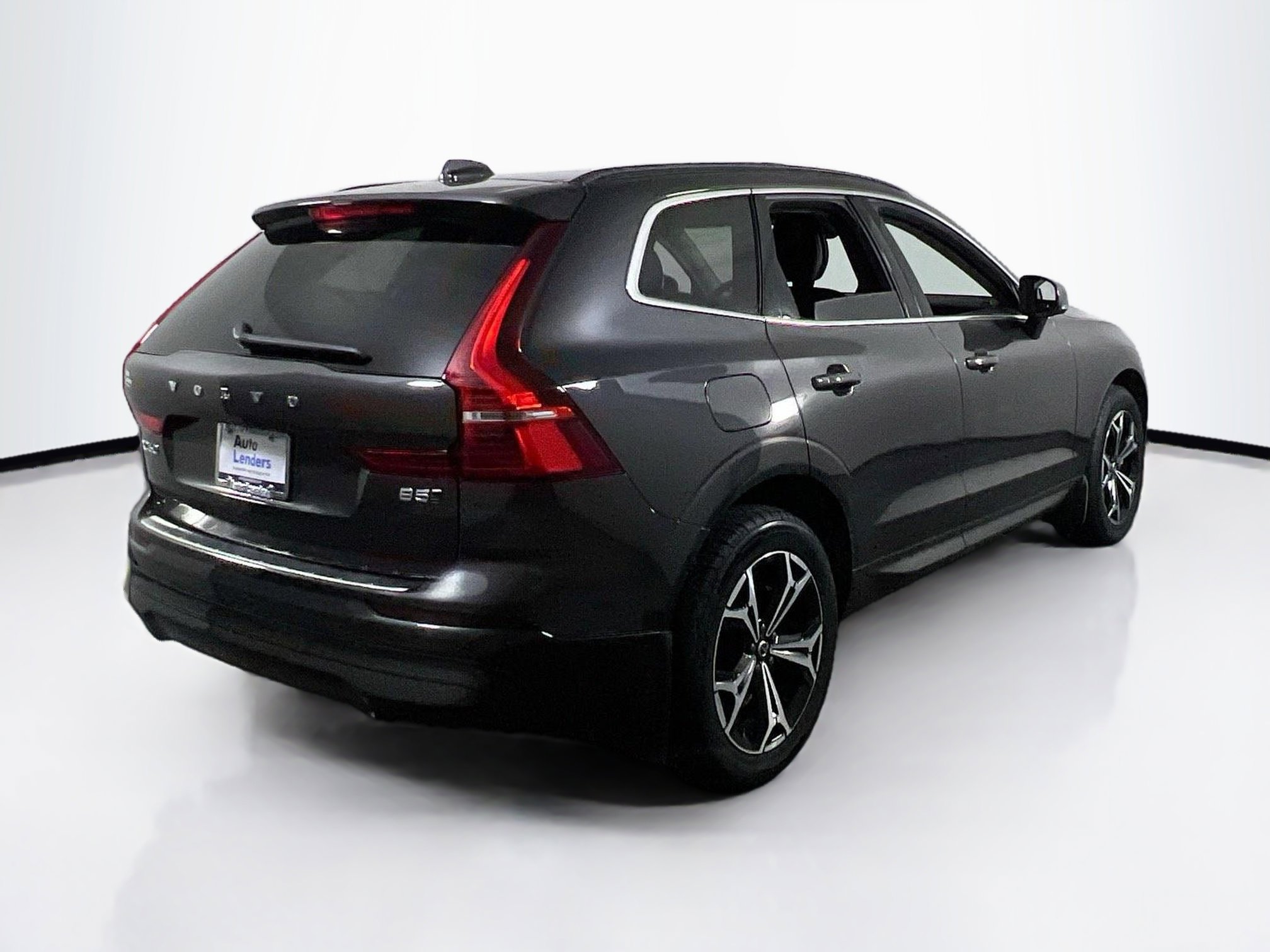 Used 2022 Volvo XC60 B5 Momentum image 5