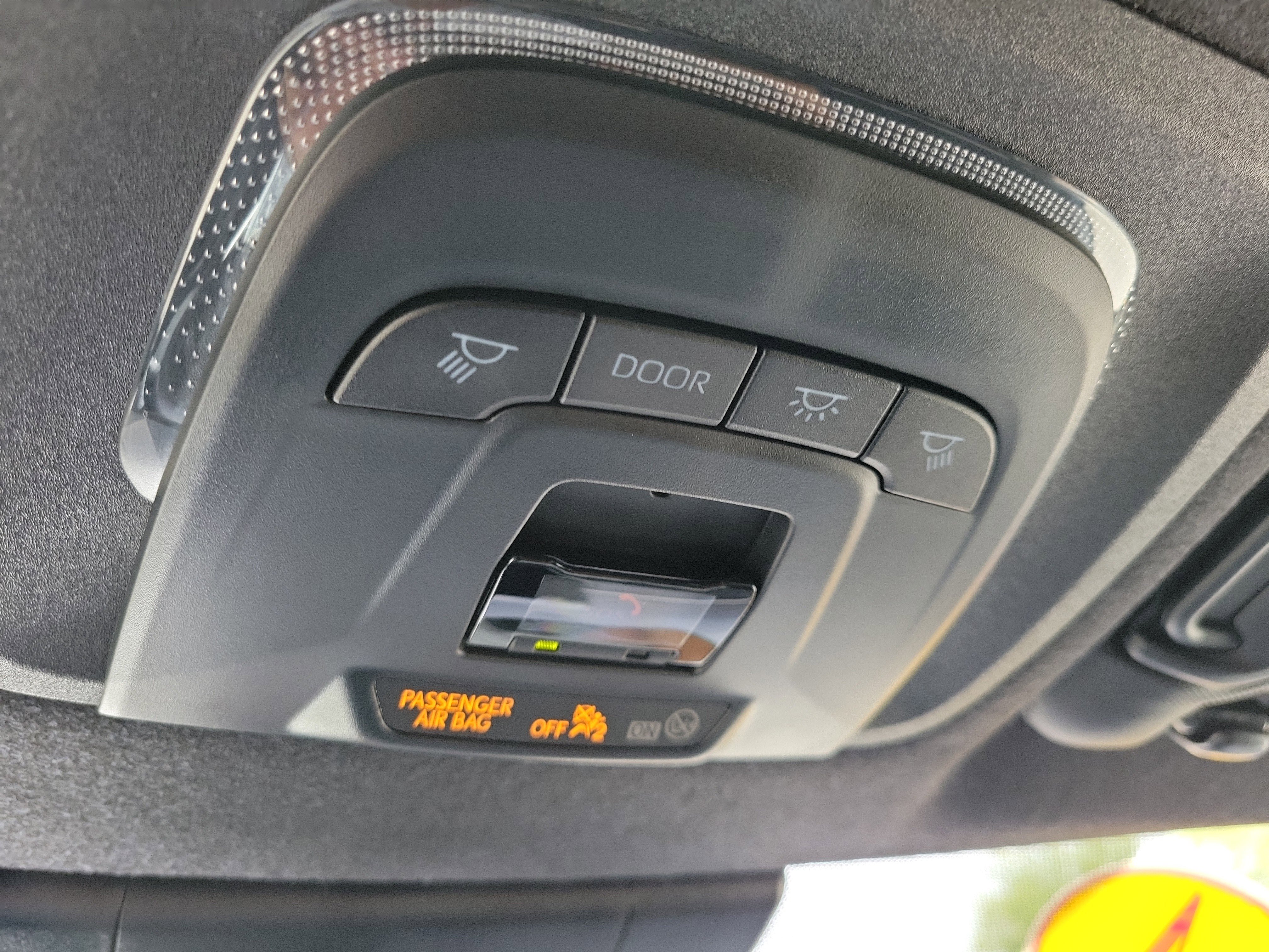 Used 2024 Toyota Corolla Cross SE image 19