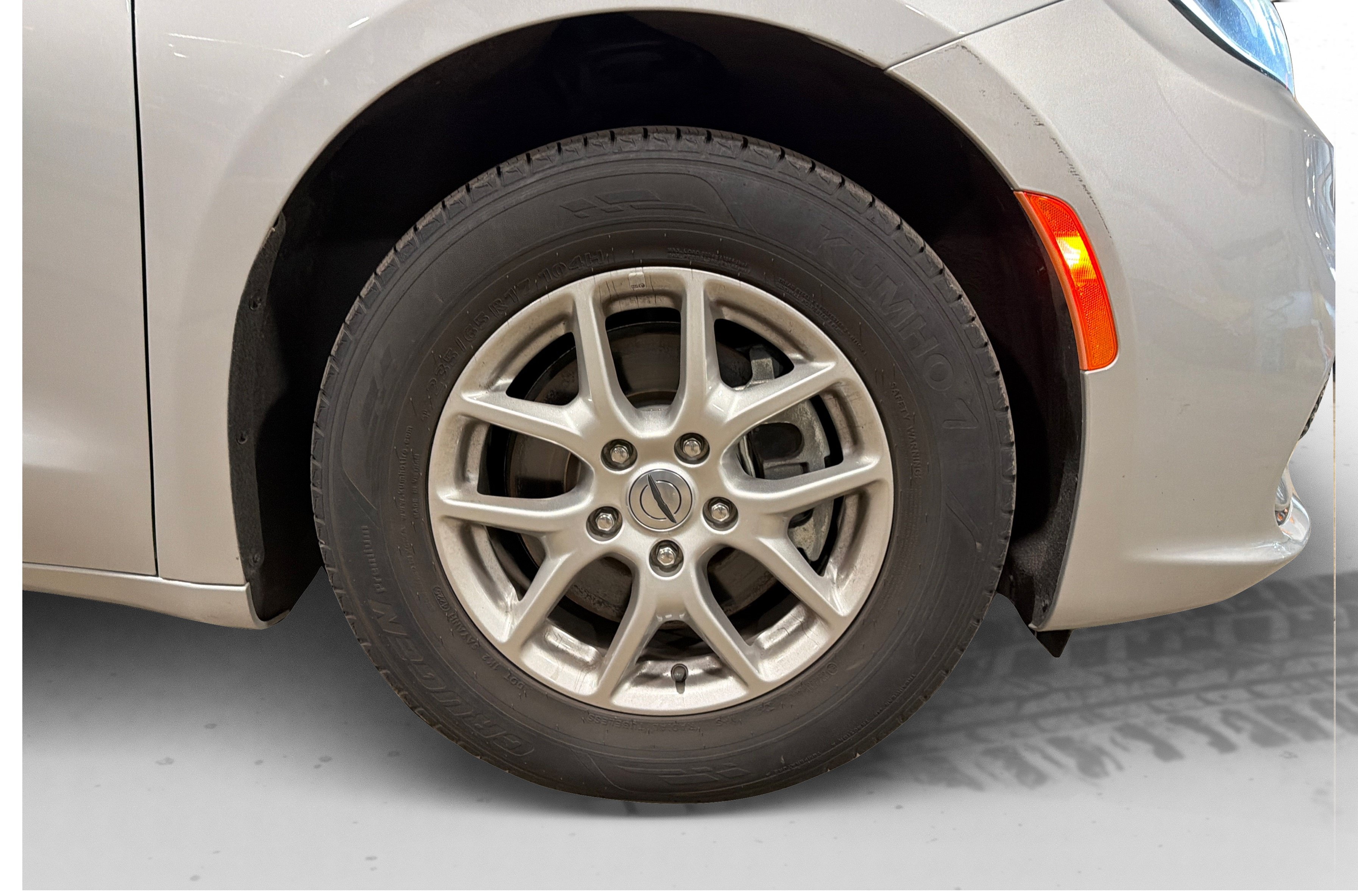 Used 2024 Chrysler Pacifica Touring-L FWD image 53