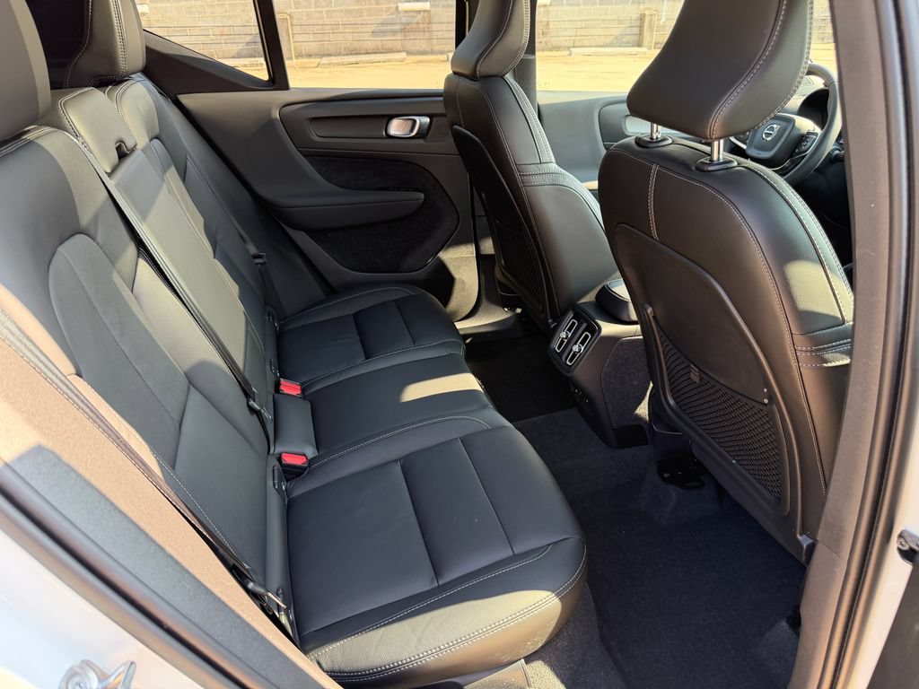 Certified 2023 Volvo XC40 B5 Plus w/ Protection Package Premier AWD/4WD image 25